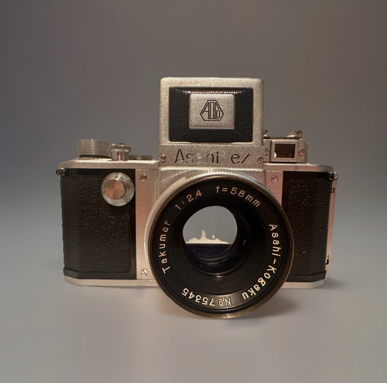 Asahiflex IIA Camera w/Asahi-Kogaku Takumar 1:2.4 f=58mm Lens