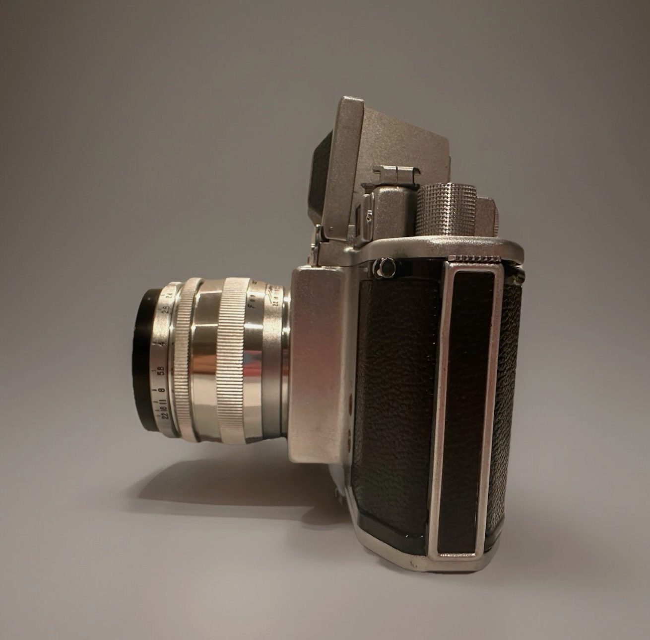 Asahiflex IIA Camera w/Asahi-Kogaku Takumar 1:2.4 f=58mm Lens