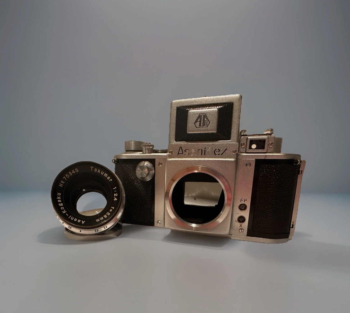 Asahiflex IIA Camera w/Asahi-Kogaku Takumar 1:2.4 f=58mm Lens