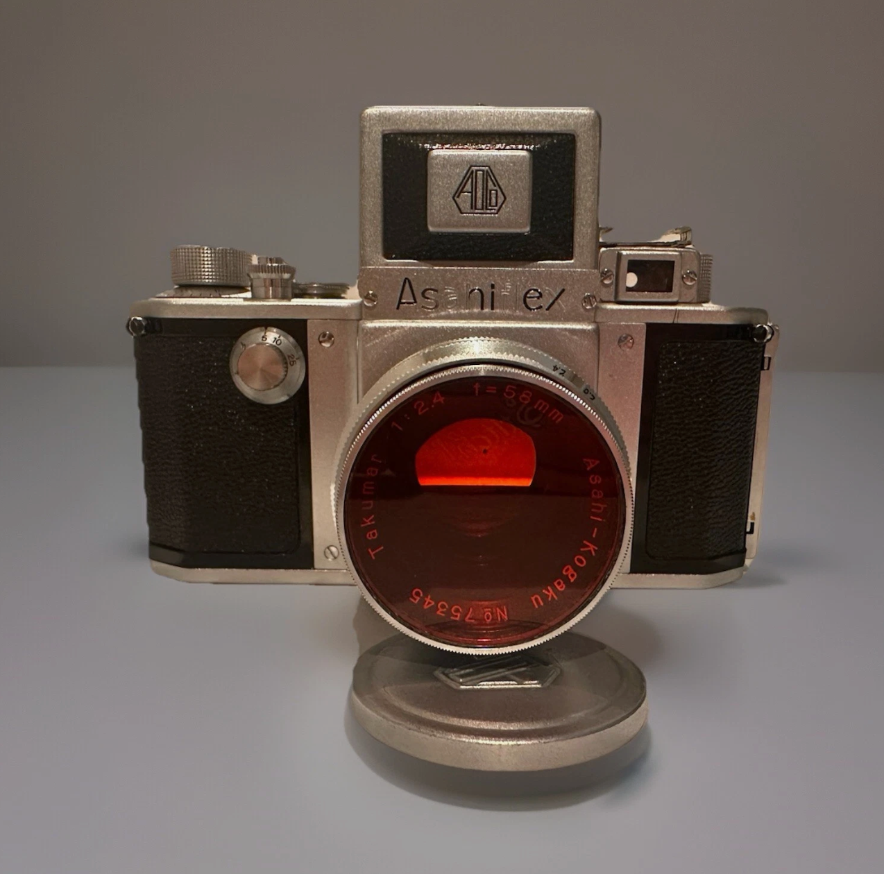 Asahiflex IIA Camera w/Asahi-Kogaku Takumar 1:2.4 f=58mm Lens