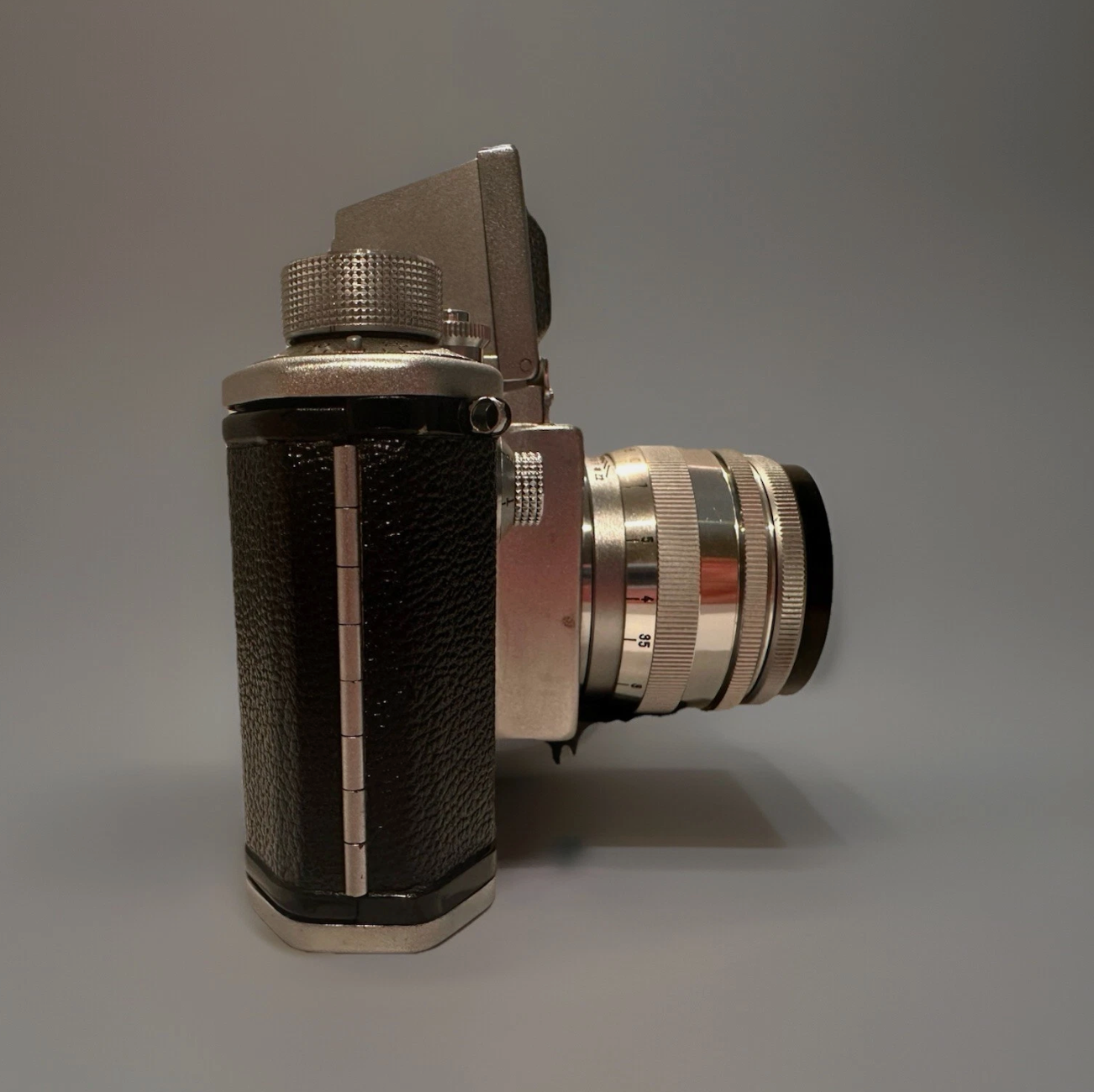 Asahiflex IIA Camera w/Asahi-Kogaku Takumar 1:2.4 f=58mm Lens